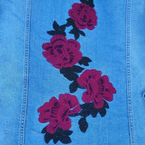 Arizona Jean Co Distressed Embroidered Roses Jean Denim Jacket - Picture 2 of 10